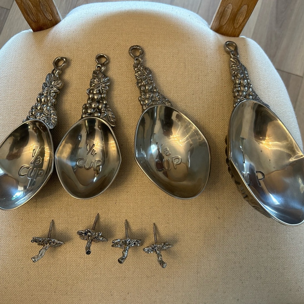 Arthur Court Measuring Cups Set